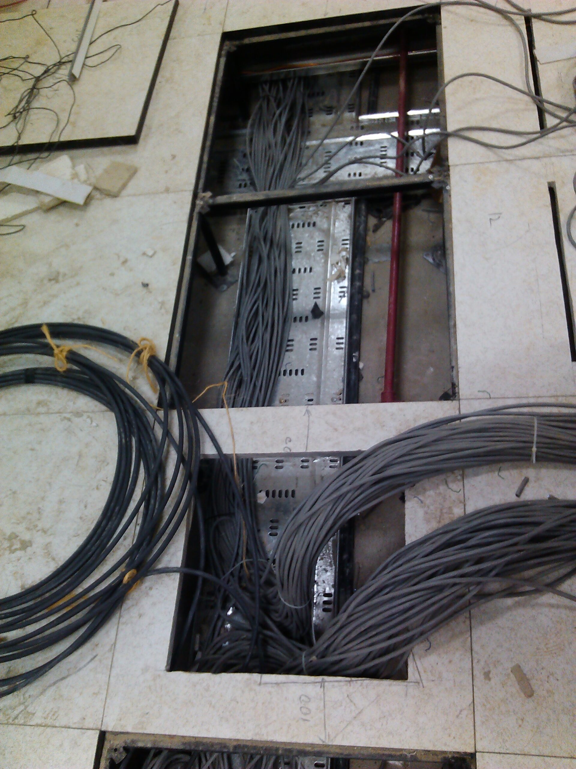 Data Center Cabling with Raised Floor
